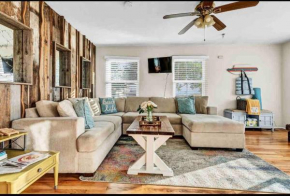 Rustic Coastal Retreat in Sunset Cliffs three beds & two baths
